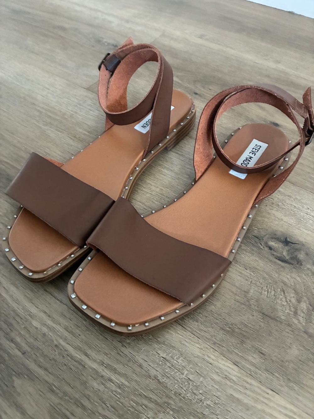 Steve Madden Brown Leather Ankle Strap Sandals Women Size 8.5 Studded Trim Flat - Picture 3 of 6